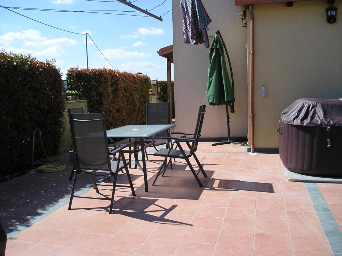 Intero Appartamento Con Giardino E Colazione Dario Parma Exterior foto